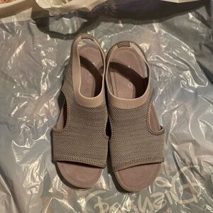 Alegria Traq Sandals NWOT
